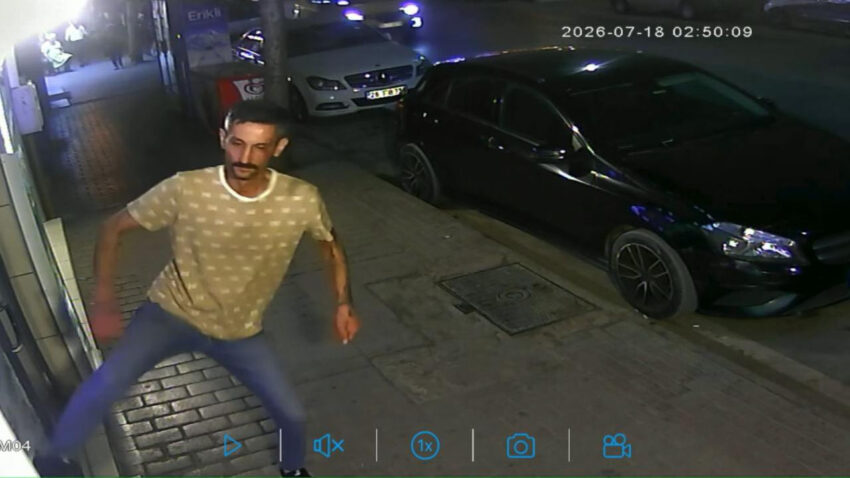 Is yerinin camini tekmeyle kiran supheliyi esnaf yakaladi WaX6GRNV