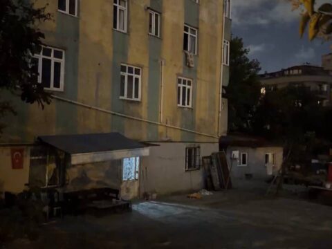 Kardeslerin gurultu tartismasi kanli bitti babasini ve abisini bicaklayan amcasini vurdu EmYB4HuY