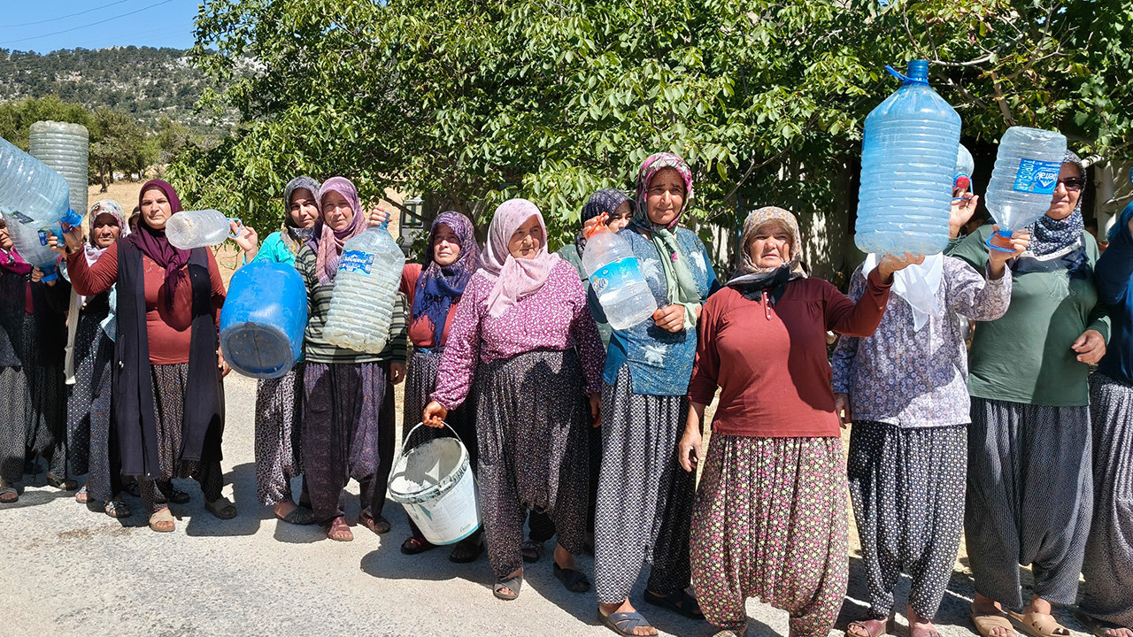 Mersin’de su çilesi: Mahalle sakinleri tanker ve kuyulardan su taşımaktan dertli
